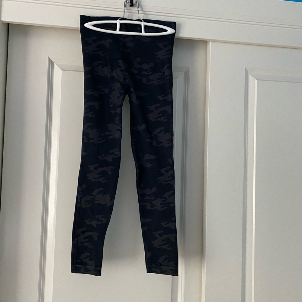 Womens Spanx - black and gray camo - size medium